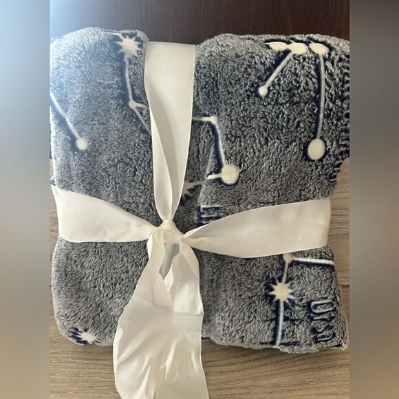 Glow in the dark constellation blanket - Picture 4 of 6